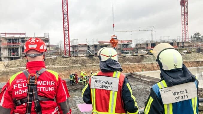 FW-BO: Verletzter Bauarbeiter aus Baustelle gerettet