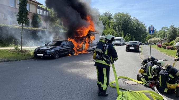 FW-BO: Wohnmobil brennt in Bochum Grumme