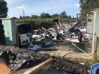 FW-BOT: Brand bei einem Autohändler