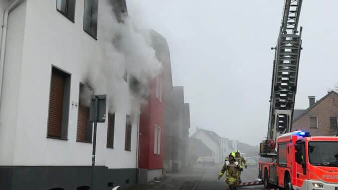 FW-BOT: Einsatzreicher Samstag - Wohnungsbrände in Grafenwald und Vonderort, Kaminbrand in der Boy