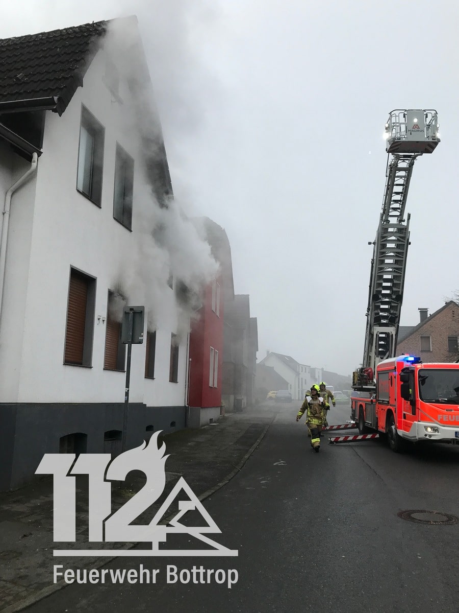 FW-BOT: Einsatzreicher Samstag - Wohnungsbrände in Grafenwald und Vonderort, Kaminbrand in der Boy