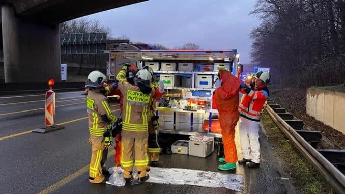 FW-BOT: Gefahrguteinsatz auf Autobahn