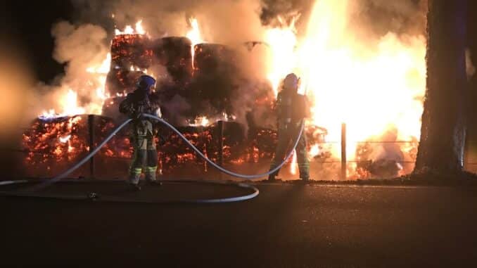 FW-BOT: Strohballenbrand in Feldhausen