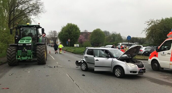 FW-BOT: Verkehrsunfall mit Traktor