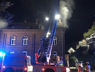 FW-BOT: Wohnungsbrand mit Menschenleben in Gefahr