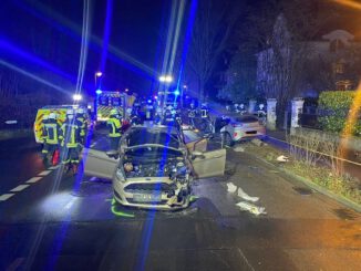 FW Bad Honnef: Schwerer Verkehrsunfall mit technischer Rettung