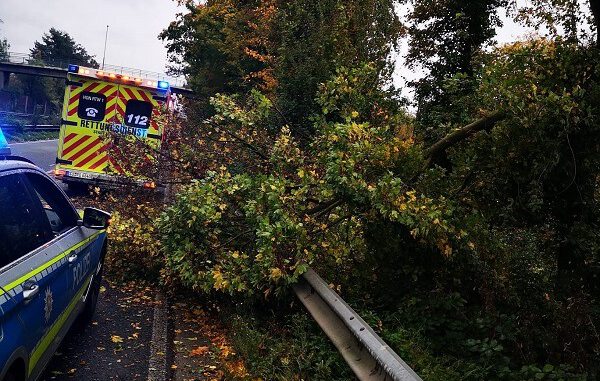 FW Bad Honnef: Sturmtief "Ignatz" richtet Schäden an