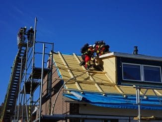 FW Bad Segeberg: Dachstuhlbrand- Feuerwehr verhindert Ausbreitung