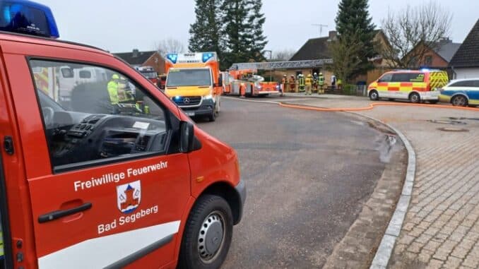 FW Bad Segeberg: Wohnungsbrand - eine Person durch die Feuerwehr gerettet