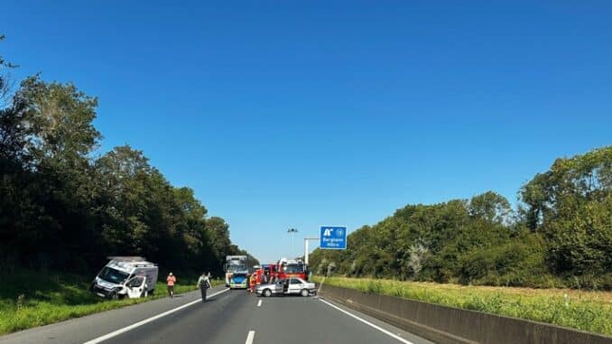 FW Bergheim: Ein Verletzter nach Verkehrsunfall auf Autobahn 61 bei Bergheim