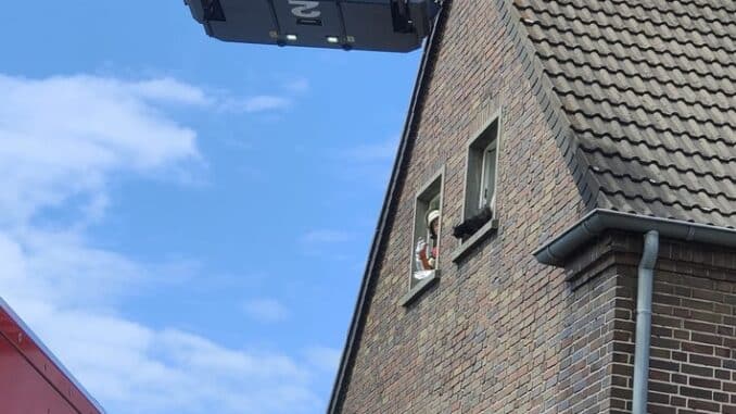 FW Bergheim: Mehrere Brände und eine Tierrettung am Freitag in Bergheim