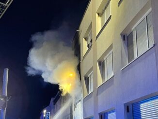 FW Bergheim: Wohnungsbrand in Bergheim - Drei Personen verletzt