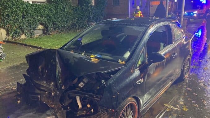 FW Bergheim: Zwei Personen bei Verkehrsunfall in Bergheim verletzt