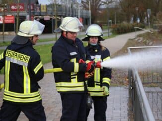 FW Beverungen: Nachwuchs für den Feuerwehrdienst / Truppmannlehrgang Teil 1 + 2 erfolgreich abgeschlossen