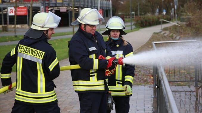 FW Beverungen: Nachwuchs für den Feuerwehrdienst / Truppmannlehrgang Teil 1 + 2 erfolgreich abgeschlossen