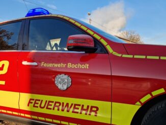 FW Bocholt: Brand eines Stallgebäudes