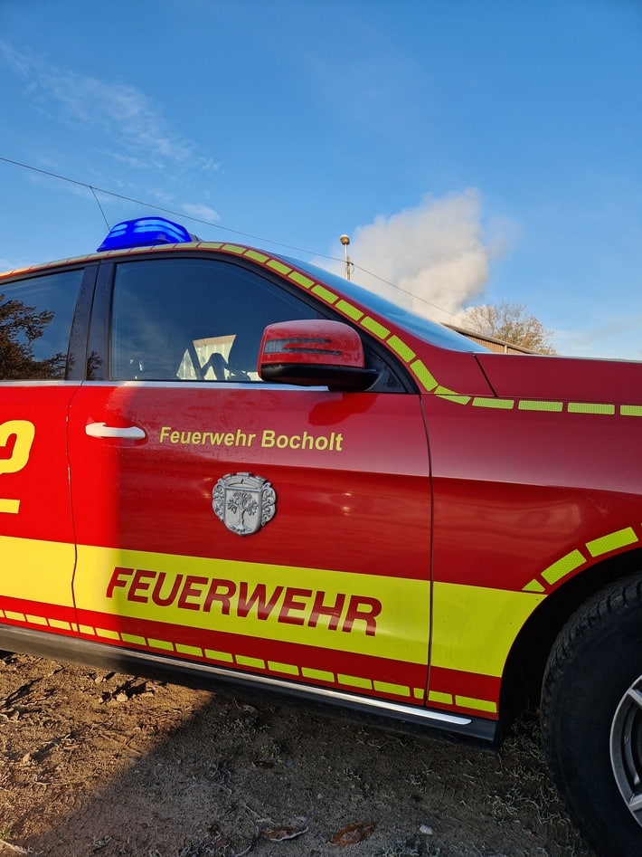 FW Bocholt: Brand eines Stallgebäudes