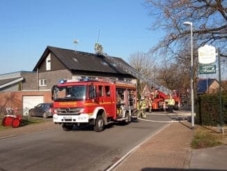 FW Bocholt: Dachstuhlbrand mit hohem Sachschaden