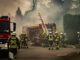 FW Bocholt: Feuer zerstört Wohnhaus und angrenzenden Malerbetrieb -Feuerwehr Bocholt im Großeinsatz in Barlo-