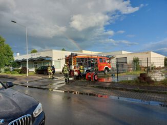 FW Bocholt: Maschinenbrand in textilverarbeitendem Betrieb