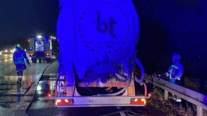 FW Bocholt: Reifenbrand an einem LKW auf der B67
