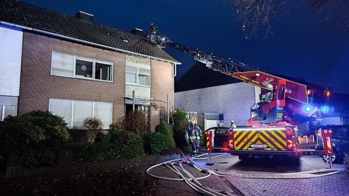 FW Bocholt: Wohnungsbrand mit einer verletzen Person