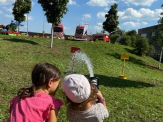 FW Böblingen: Gemeinsame Aktion von EDEKA und Jugendfeuerwehr Böblingen auf dem Parkplatz der EDEKA Filiale in Dagersheim ein voller Erfolg.