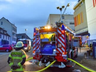 FW Böblingen: Wohnungsbrand im sechsten Obergeschoss