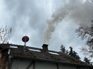 FW Borgentreich: Längere Einsatzdauer bei einem Kaminbrand in Borgentreich.