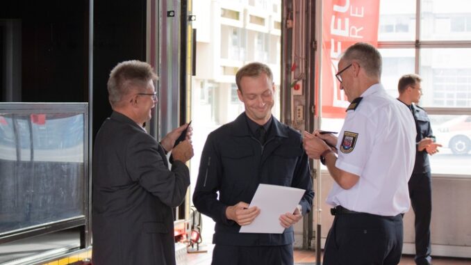 FW Bremerhaven: Beförderungen zu Haupt- und Oberbrandmeistern bei der Feuerwehr Bremerhaven