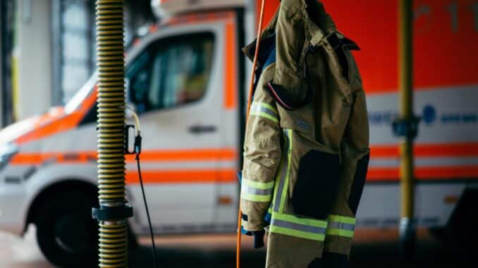 FW Bremerhaven: Erhöhtes Einsatzaufkommen durch Glätte: Feuerwehr zeigt hohe Flexibilität