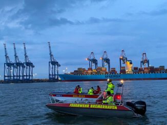 FW Bremerhaven: Feuerwehr Bremerhaven bildet weitere vierzehn Einsatzkräfte für die Wasserrettung aus