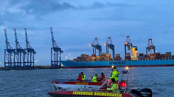 FW Bremerhaven: Feuerwehr Bremerhaven bildet weitere vierzehn Einsatzkräfte für die Wasserrettung aus