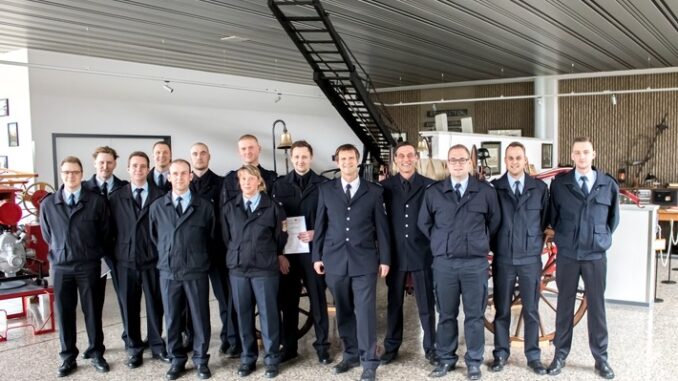 FW Bremerhaven: Feuerwehrakademie Bremerhaven - Zwölf neue Notfallsanitäter für die Feuerwehren Bremerhaven, Cuxhaven und Delmenhorst