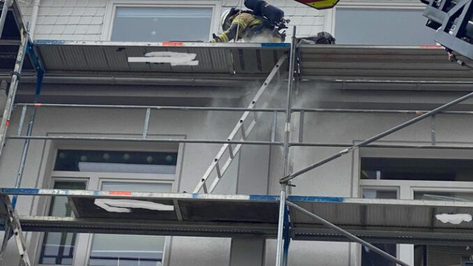 FW Bremerhaven: Gemeldeter Dachstuhlbrand