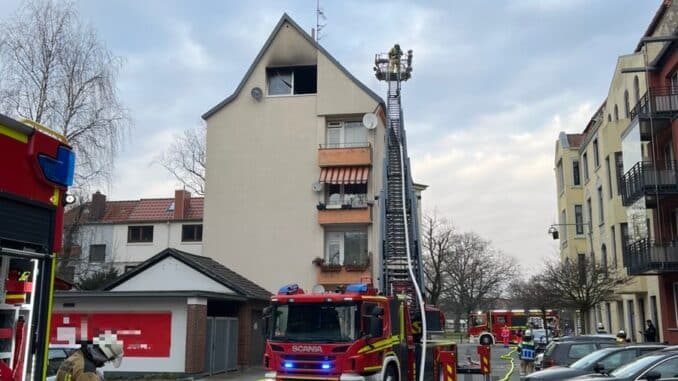 FW Bremerhaven: Küchenbrand in Lehe- Feuerwehr Bremerhaven verhindert Ausbreitung