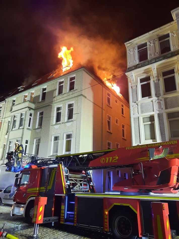 FW Bremerhaven: Mann stirbt bei einem Wohnungsbrand in der Jacobistraße