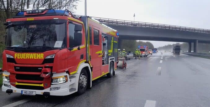 FW Bremerhaven: Mehrere Verletzte bei Verkehrsunfall auf der Autobahn 27.