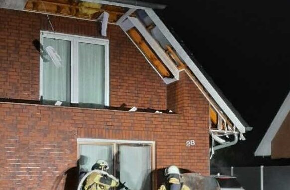 FW Bremerhaven: PKW Brand im Ortsteil Schierholz