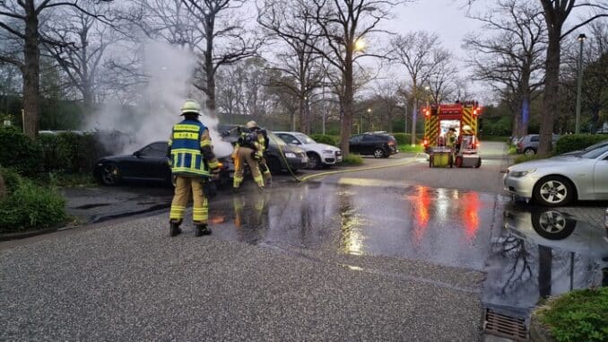 FW Bremerhaven: PKW brennt auf Park and Ride Parkplatz