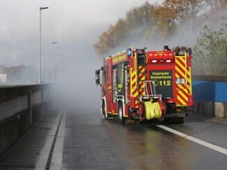 FW Bremerhaven: Positive Bilanz - Feuerwehr Bremerhaven trainiert Ernstfall im Hafentunnel