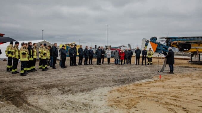 FW Bremerhaven: Spatenstich für das Gerätehaus der Freiwillige Feuerwehr Wulsdorf