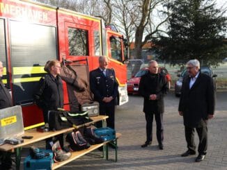 FW Bremerhaven: Spendenübergabe der ÖVB an die Feuerwehr Bremerhaven