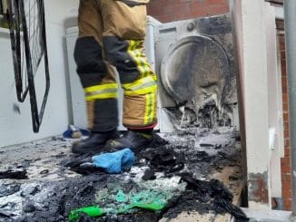 FW Bremerhaven: Trockner und Wäscheständer in Flammen