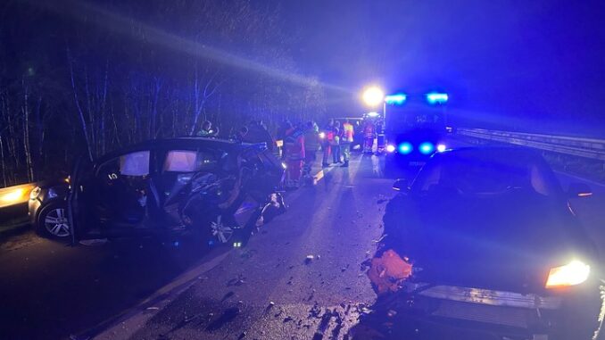 FW Bremerhaven: Verkehrsunfall auf der BAB 27 mit vielen Verletzten