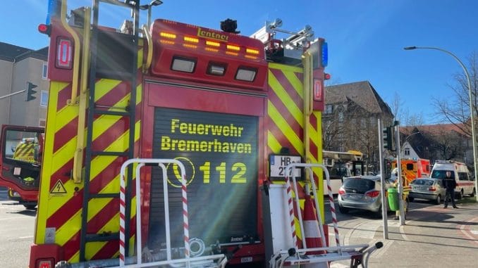FW Bremerhaven: Verkehrsunfall mit Linienbus im Stadtgebiet Bremerhaven - zwei verletzte Personen