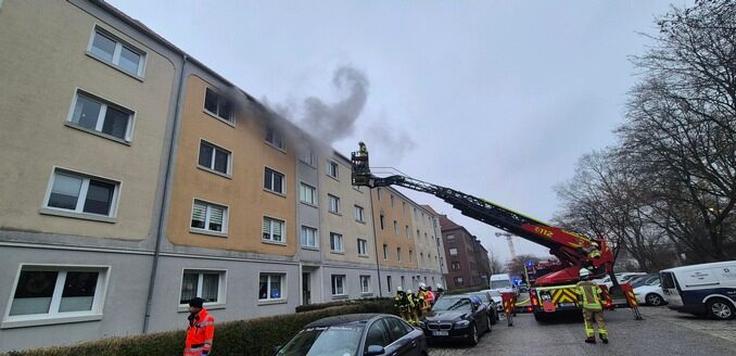 FW Bremerhaven: Wohnungsbrand im Stadtteil Lehe.