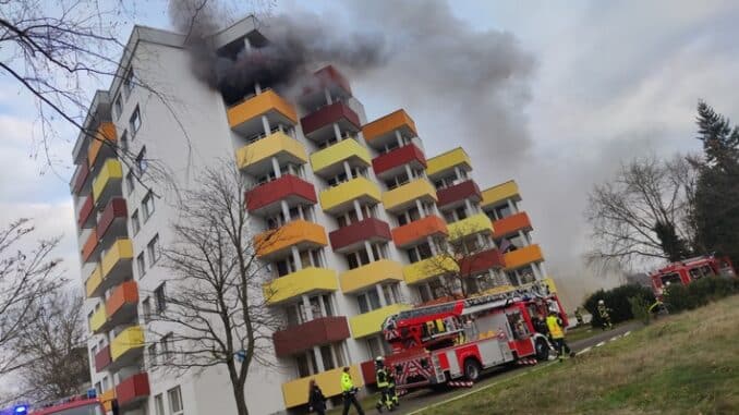 FW Celle: Aktuelle Einsatzinfo - Wohnungsbrand!