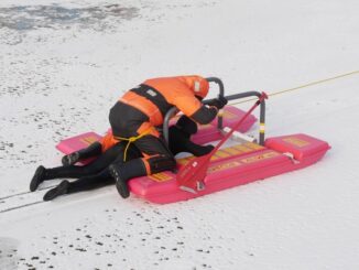 FW Celle: Auf den Ernstfall vorbereitet - Eisretter der Feuerwehr Celle einsatzbereit!