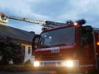 FW Celle: Aufwendiger Rettungseinsatz - Katze in Schornstein gefallen